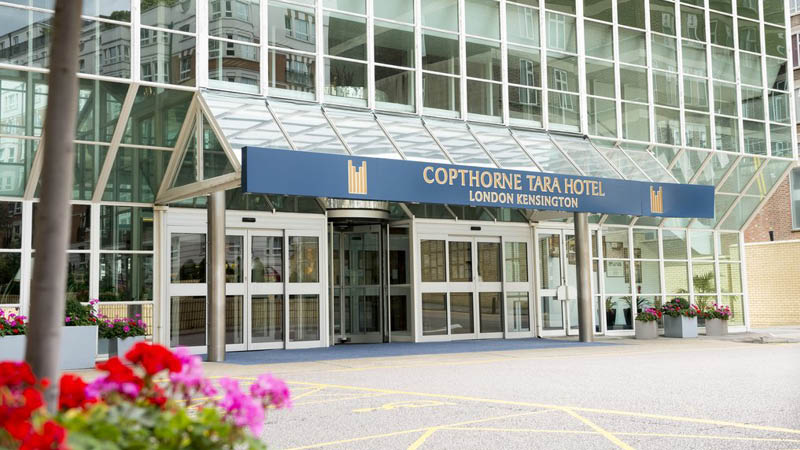 Indgangen til Copthorne Tara Hotel, England